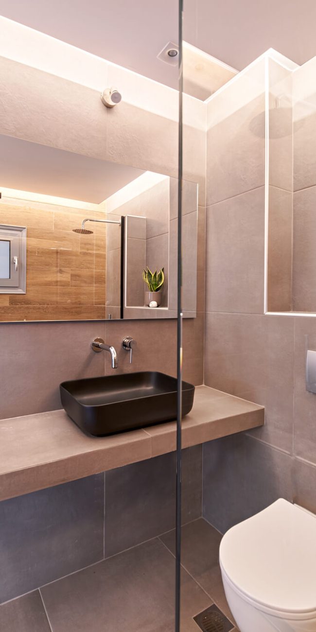 Shower and WC
