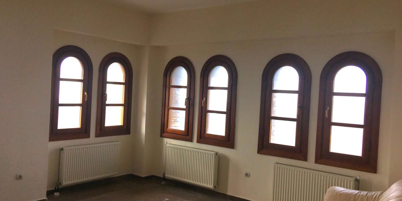 Simple room corner with many windows